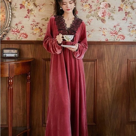 E6 Women Velvet Nightgown Lace Trim Long Sleeve Vintage Style Sleep Dress - Picture 2 of 7